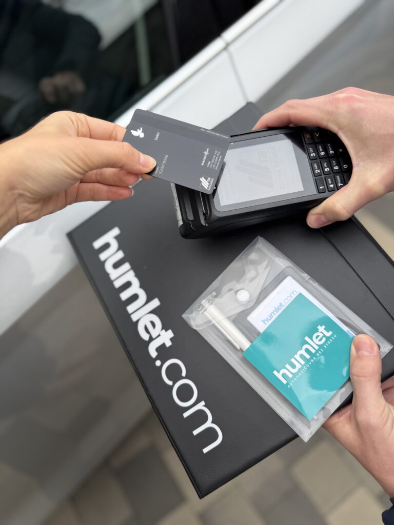 Platba kartou za prenájom vozidla z autopožičovne humlet.com v Bratislave
