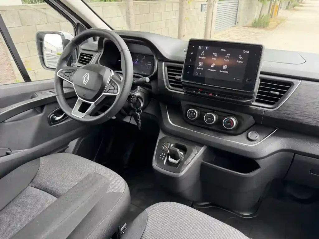 Interier Renault trafic s automatickou prevodovkou